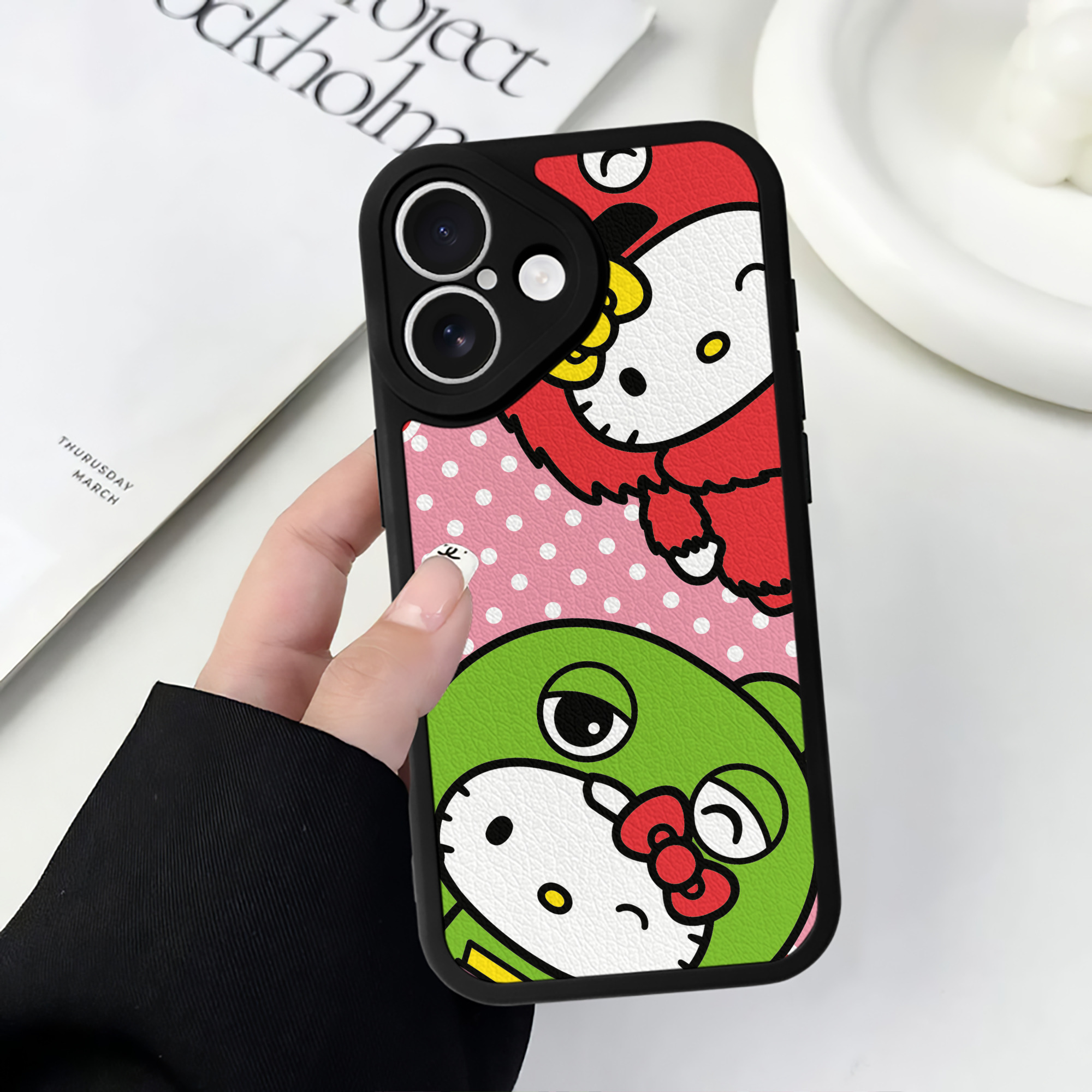 （画像用） Hello Kitty ハローキティ 【iPhone 16シリーズ対応】シリコンスマホケース（レザー調） 材質：シリコン